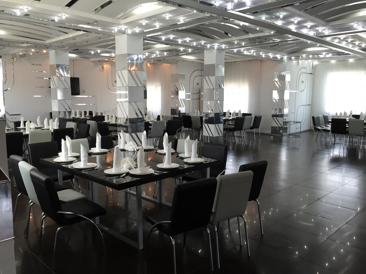 Hotel Ark Ms Taraz Bagian luar foto