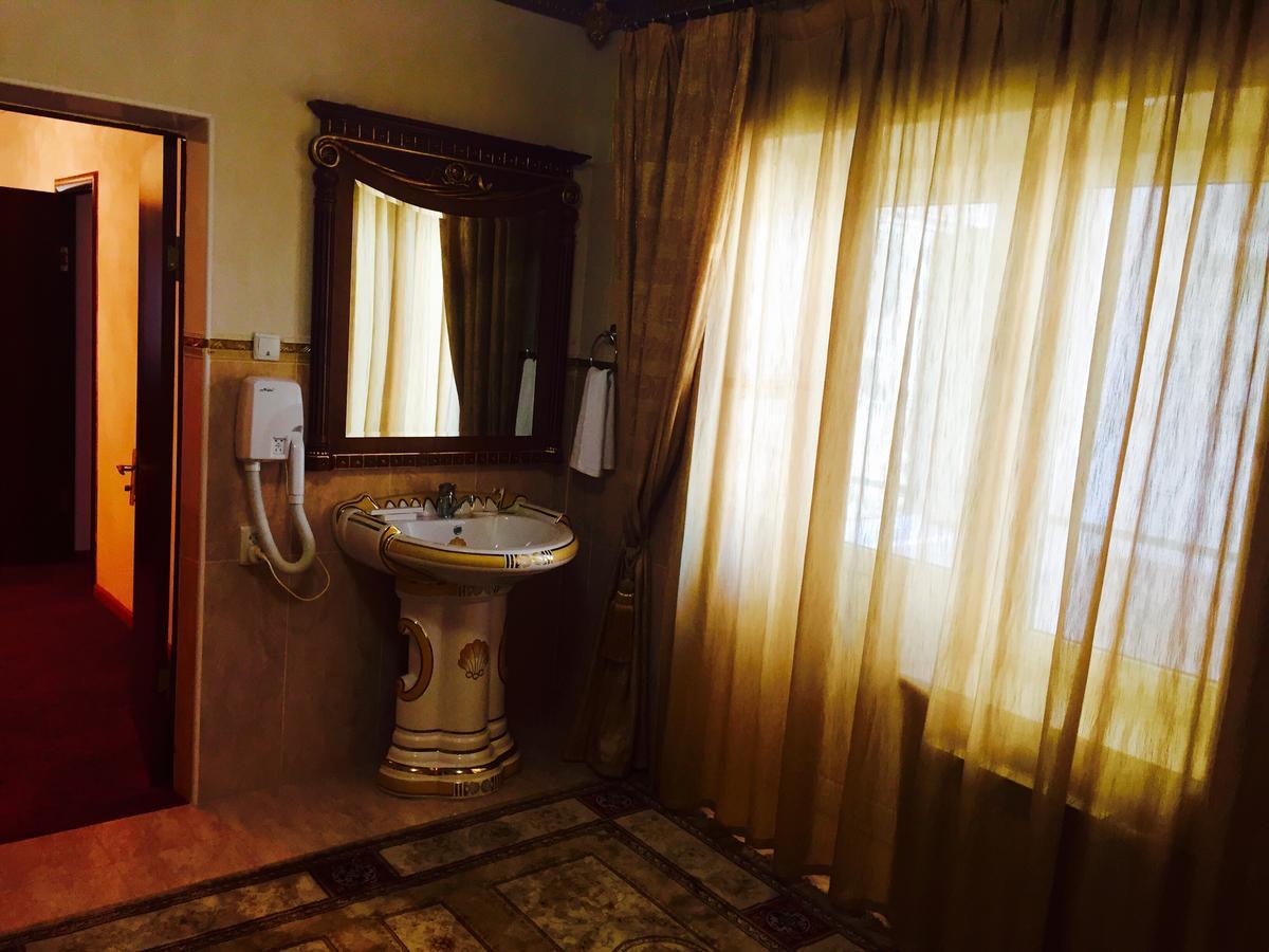 Hotel Ark Ms Taraz Bagian luar foto
