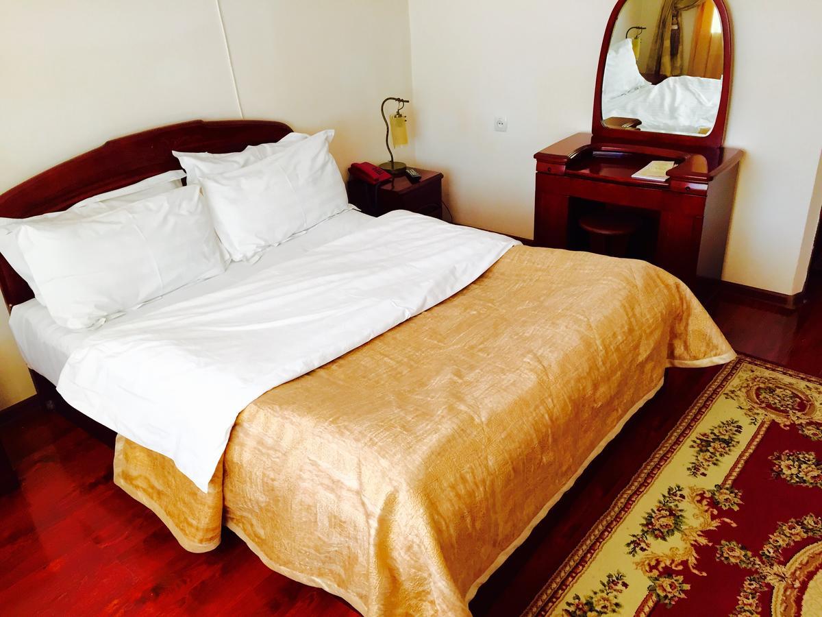 Hotel Ark Ms Taraz Bagian luar foto