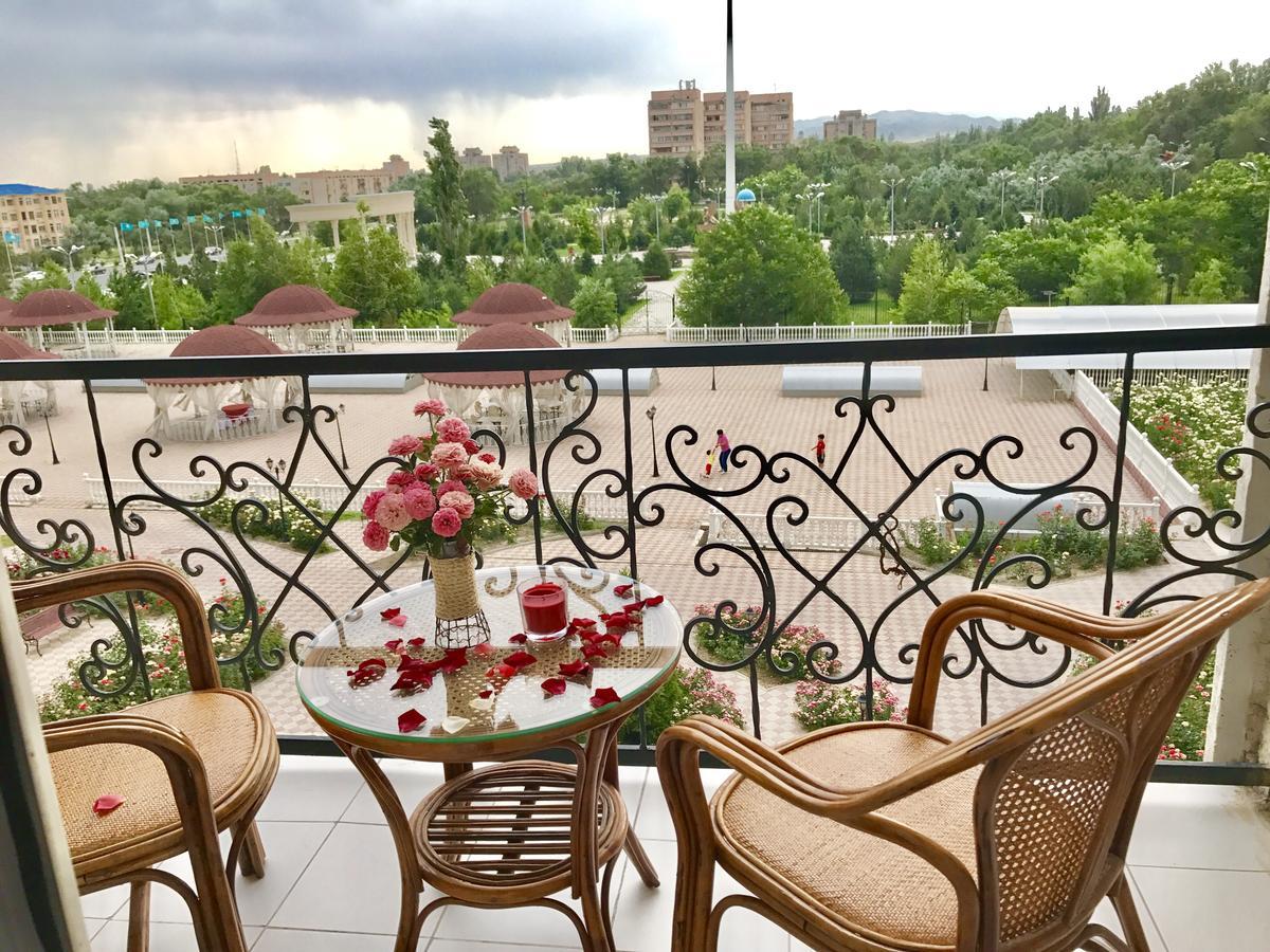 Hotel Ark Ms Taraz Bagian luar foto