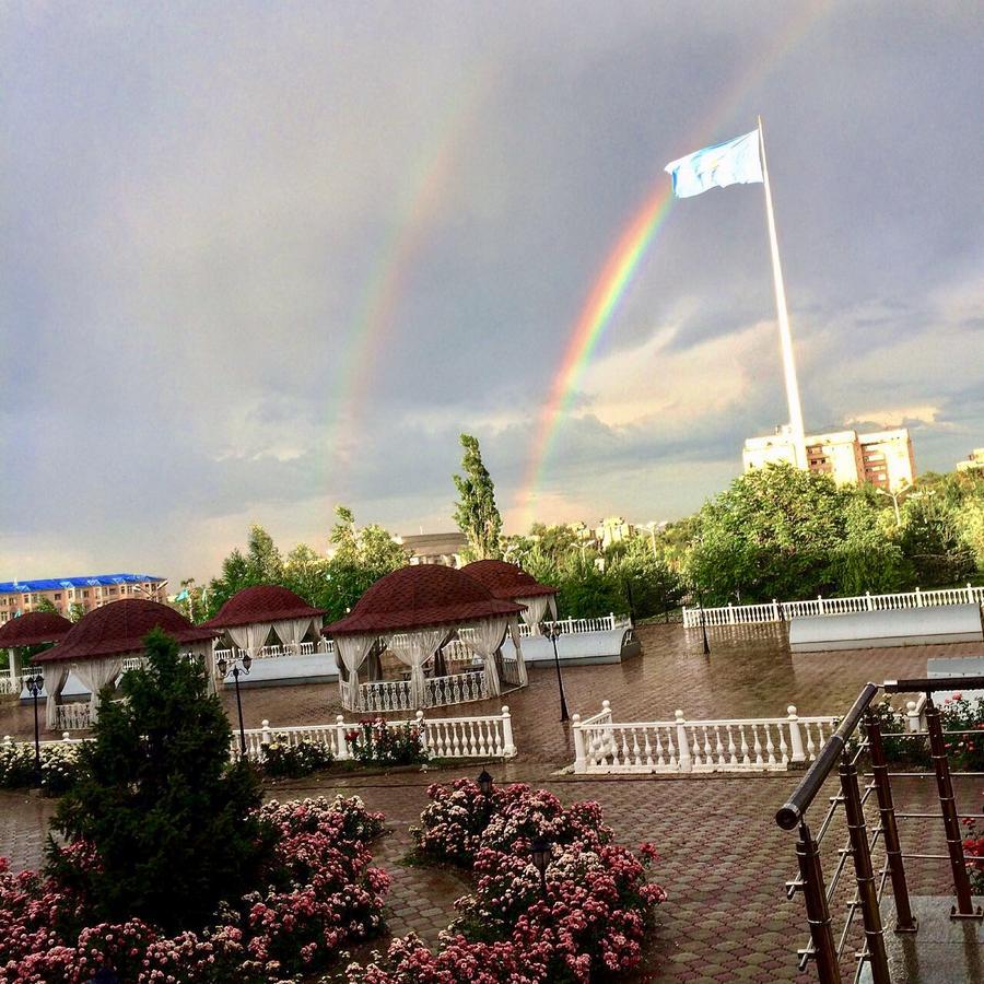 Hotel Ark Ms Taraz Bagian luar foto